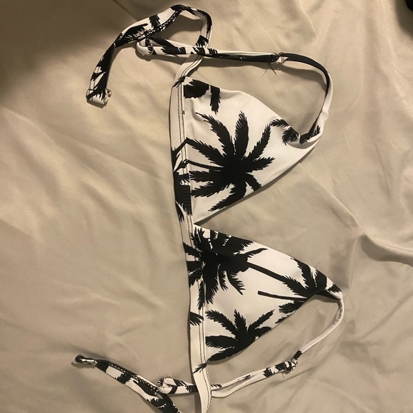 Bathing suit lot - Picture 1 of 7